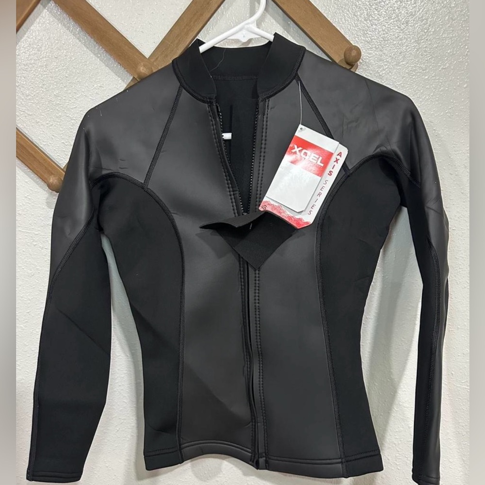NWT Woman’s Xcel Axis Smoothskin front zip wetsuit top 2/1mm Size 6